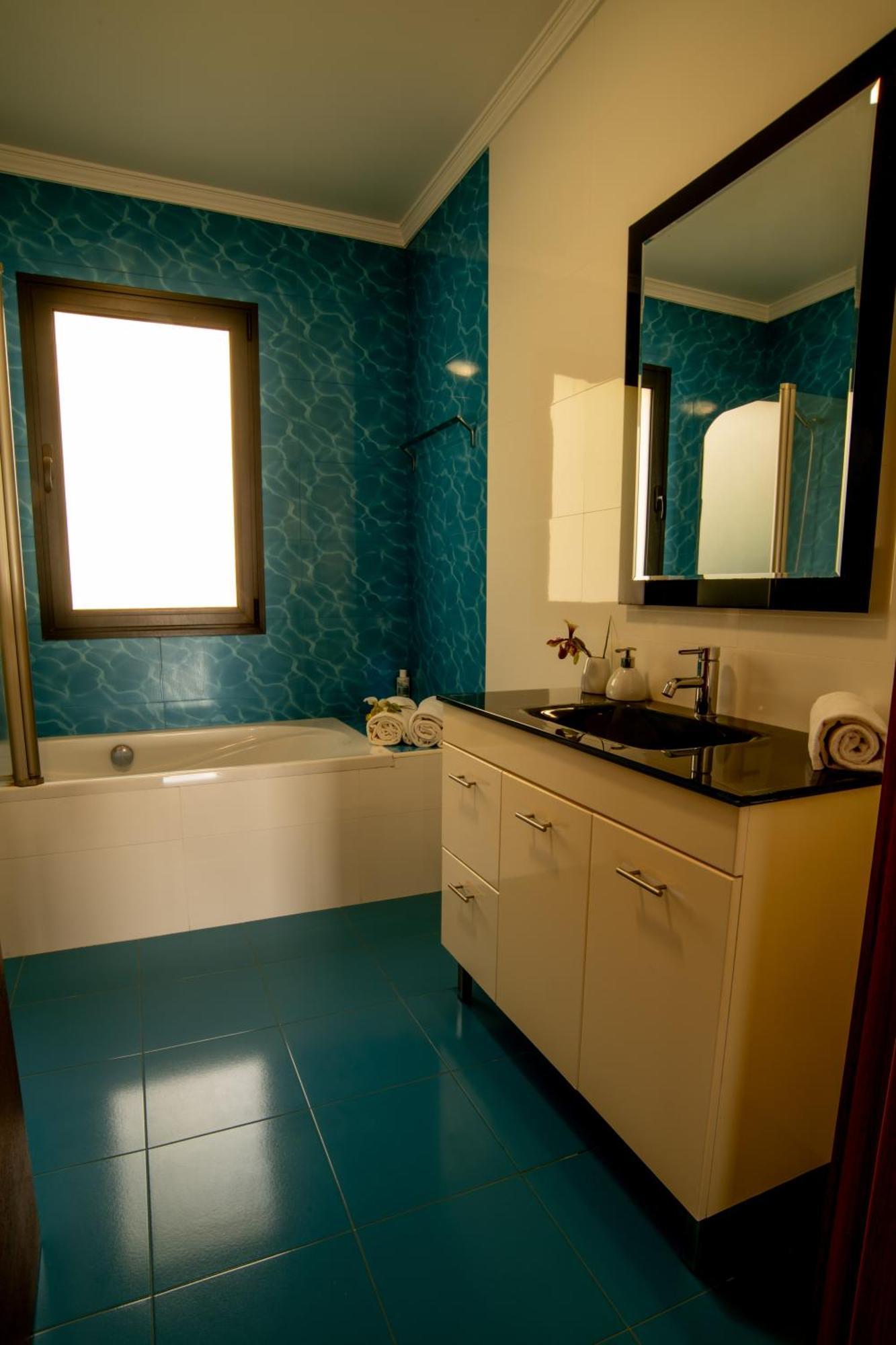 Bairos House - Coastal Escape *